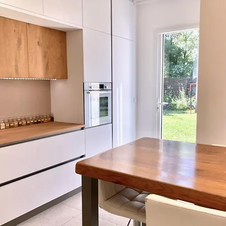 Air-conditioned With Fresh Eggs & Vegetables Villa