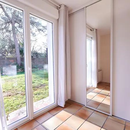 Air-conditioned With Fresh Eggs & Vegetables Villa *